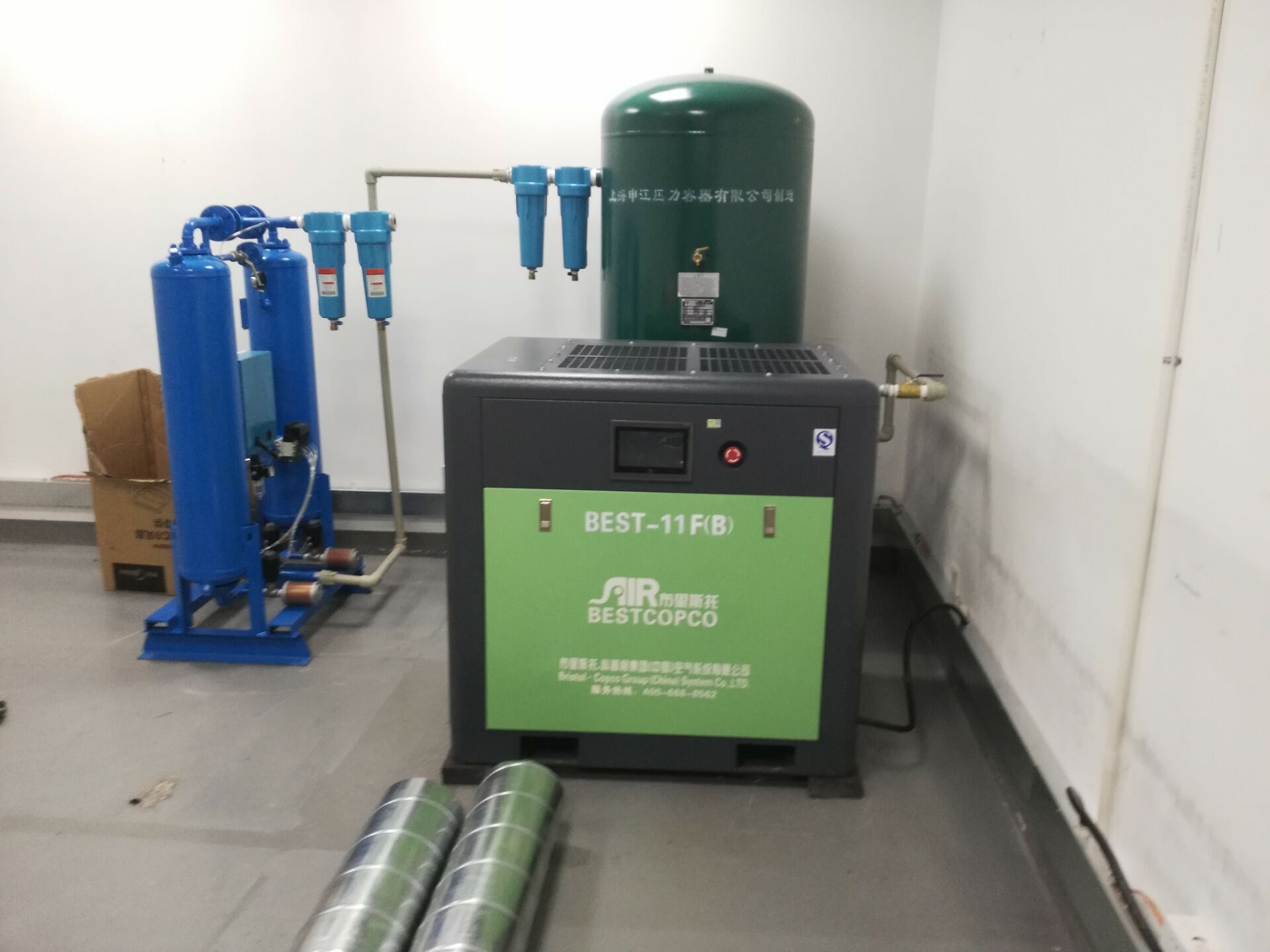 我公司空壓機用于電子行業(yè)顯示屏測試現(xiàn)場