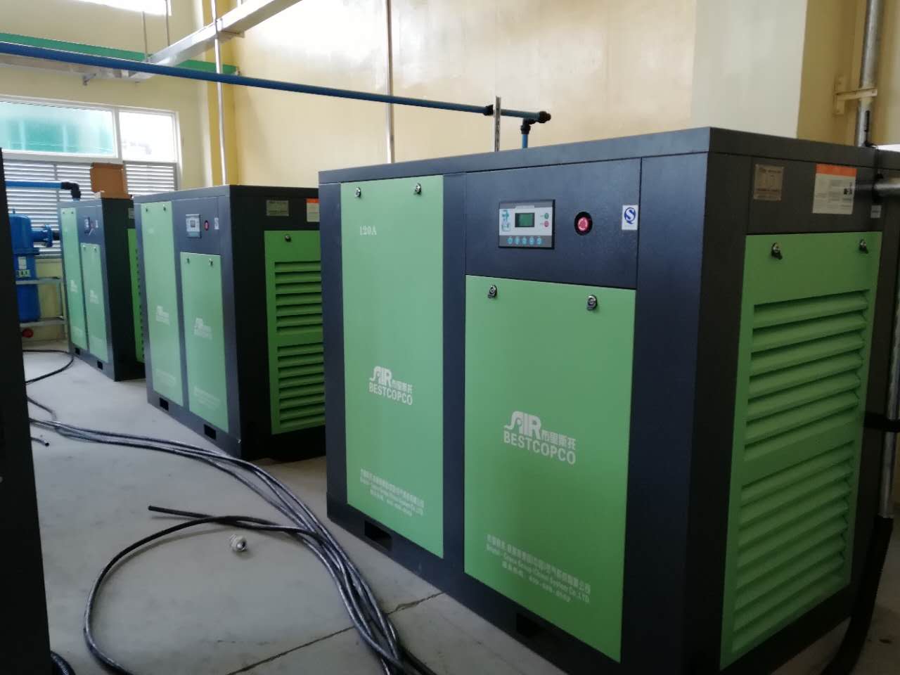 我公司4臺螺桿空壓機(jī)在周口某鹽廠安裝中